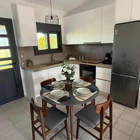 Trifhouse - Village And Sea Escape 펜션 *