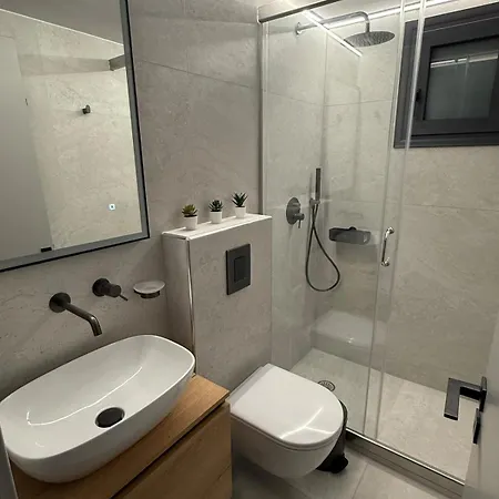 Trifhouse - Village And Sea Escape *