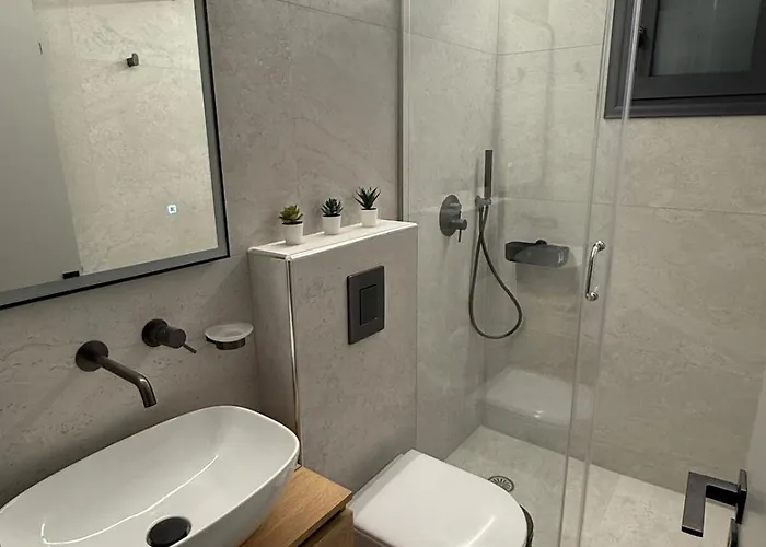 Trifhouse - Village And Sea Escape *